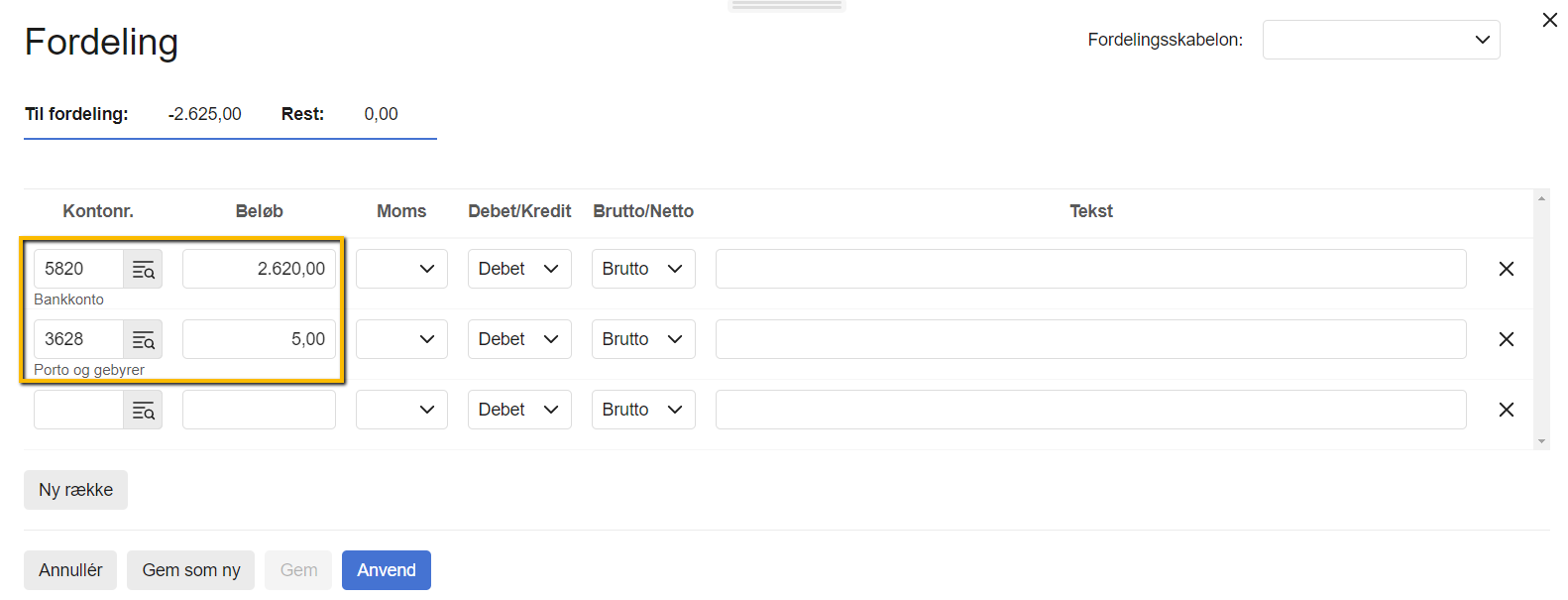 Viser den udfyldte fordelingsskabelon i kassekladden – bruges til at fordele en kundeindbetaling på en bankkonto og en gebyrkonto.