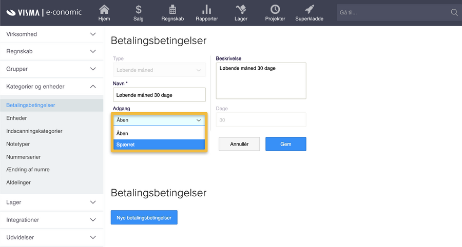 Viser valg af 'Spærret' i dropdown-menuen 'Adgang' i opsætningen for betalingsbetingelser – bruges til at spærre en betalingsbetingelse.
