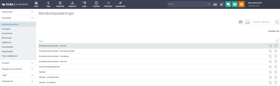 Viser oversigten over standardopsætninger i Regnskab – bruges til at administrere og vælge skabeloner for nye regnskaber.