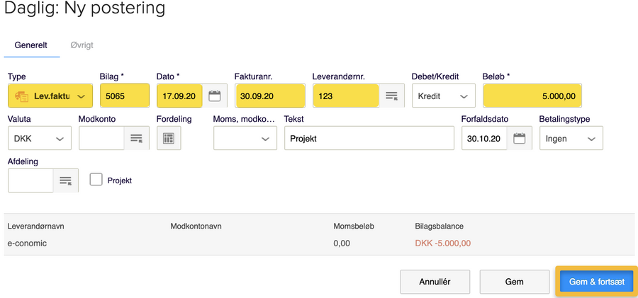 Viser indtastning af en leverandørfaktura i kassekladden – bruges til at oprette den første del af en flerbenet postering for at fordele en omkostning på flere projekter.