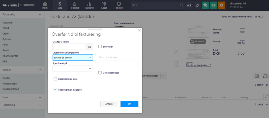 Viser dialogboksen 'Overfør tid til fakturering' i fakturering – bruges til at indstille, hvordan registrerede timer fra et projekt skal vises og specificeres på fakturaen.